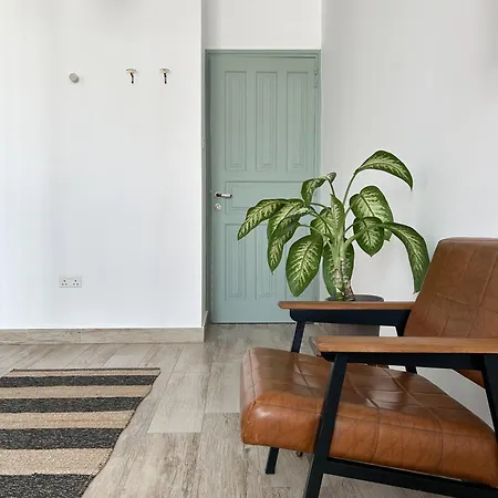 Bright With Cosy Terrace Apartment *