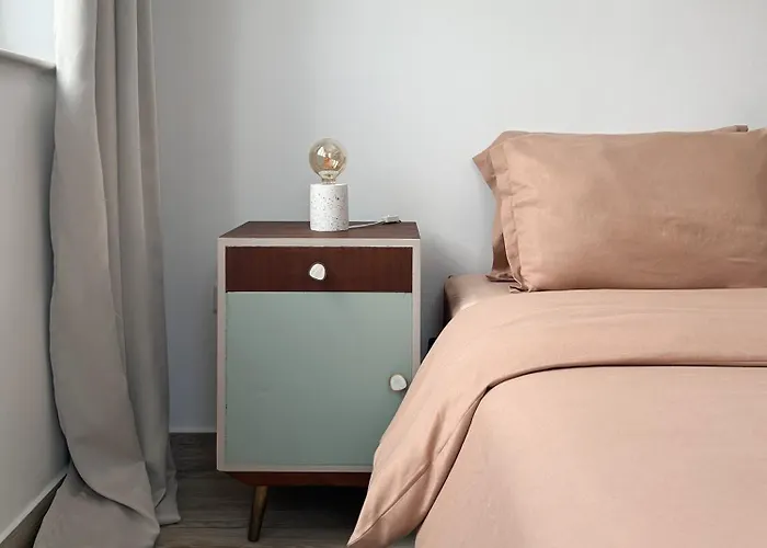 Bright With Cosy Terrace